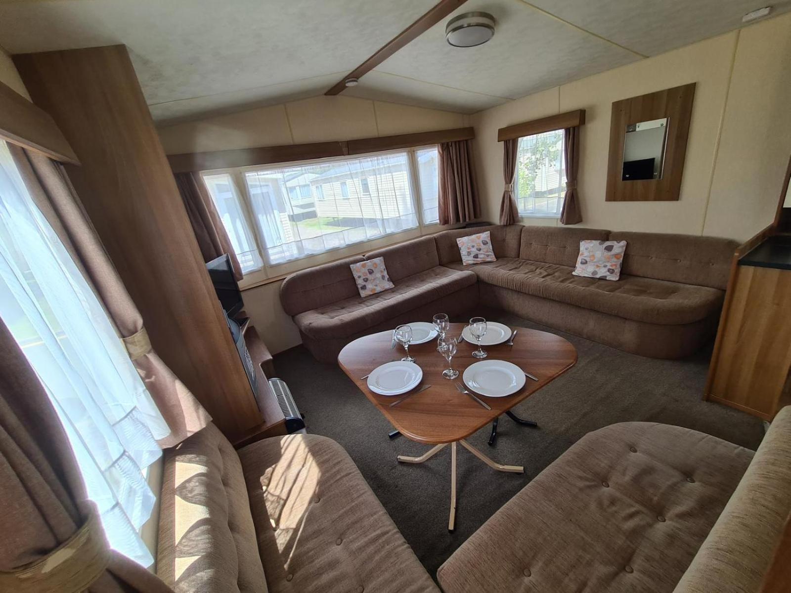 Lexus Caravan 5 Min To